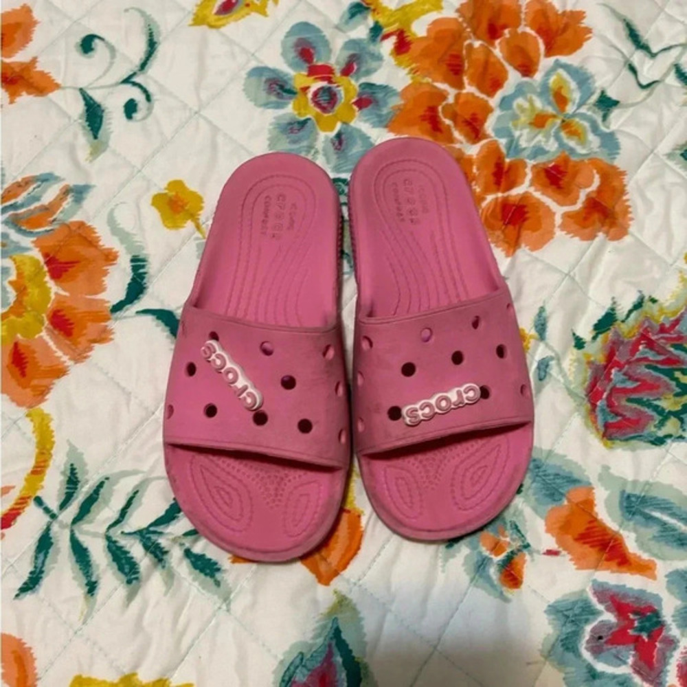 Crocs Classic Slides, Taffy Pink 3/5 gently used